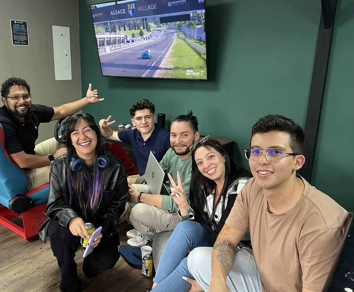Equipe da Servinformación se divertindo junta no escritório